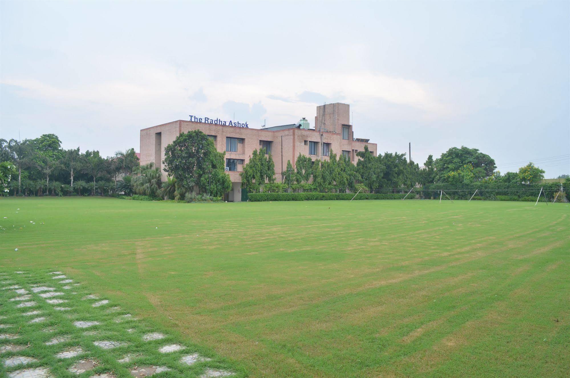 Shri Radha Brij Vasundhara Resort & Spa Govardhan Zewnętrze zdjęcie